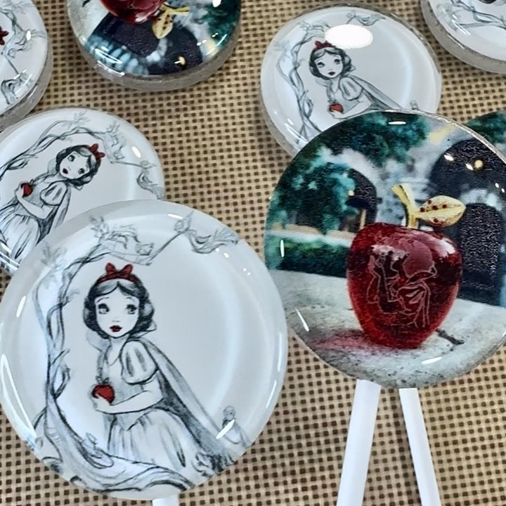 Piruleta de 4 cm con papel comestible dentro